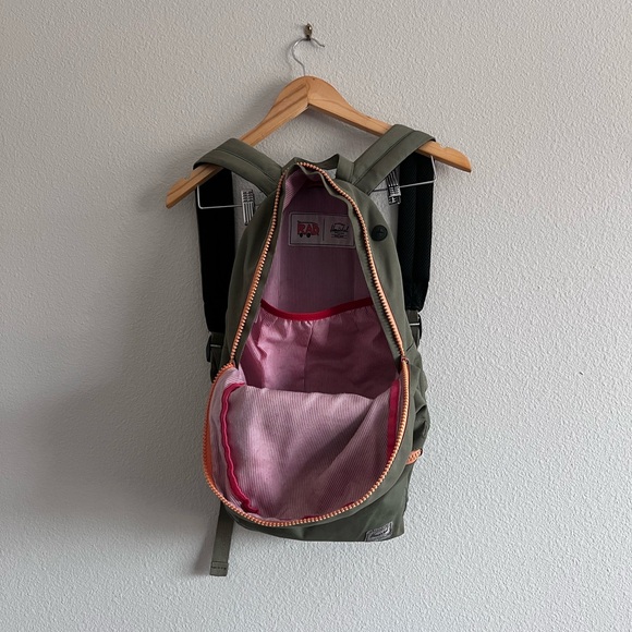 Herschel Backpack - Picture 8 of 10